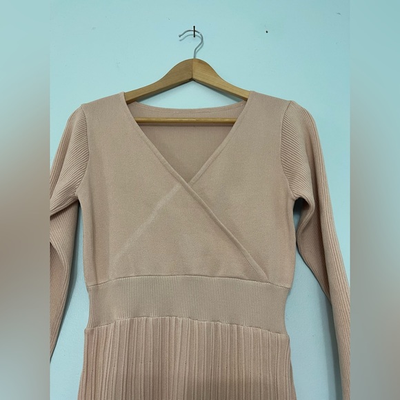 Light blush pink midi knit dress - Picture 3 of 6